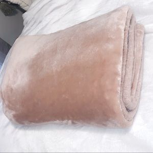 Prologue Luxury Collection Blanket